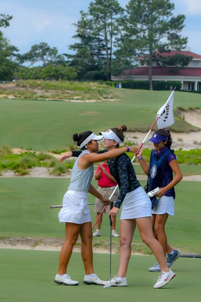 Gabi Ruffels, right, congratulates champion Stephanie Lau on the 17th hole of No. 2 in last year’s final match.