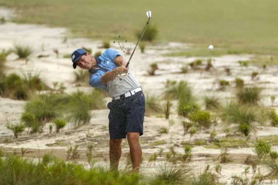 Karl Vilips hits a shot on the first hole during the round of 32 at the 2019 U.S. Amateur at Pinehurst Resort & Country Club (Course No. 2) in Village of Pinehurst, N.C. on Thursday, Aug. 15, 2019. (Copyright USGA/Chris Keane)