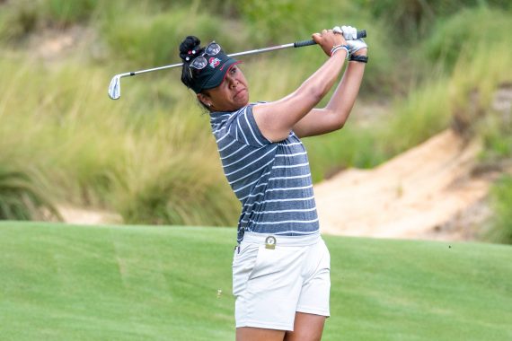 Aneka Seumanutafa hits an approach shot on Pinehurst No. 4. (Photo by John Patota)