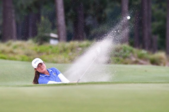 Duke star Gina Kim blasts from the bunker during Friday’s play. (Photo by Melissa Schaub)