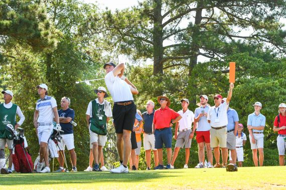 Jackson Van Paris tees off during the championship match. (Photo by Melissa Schaub)