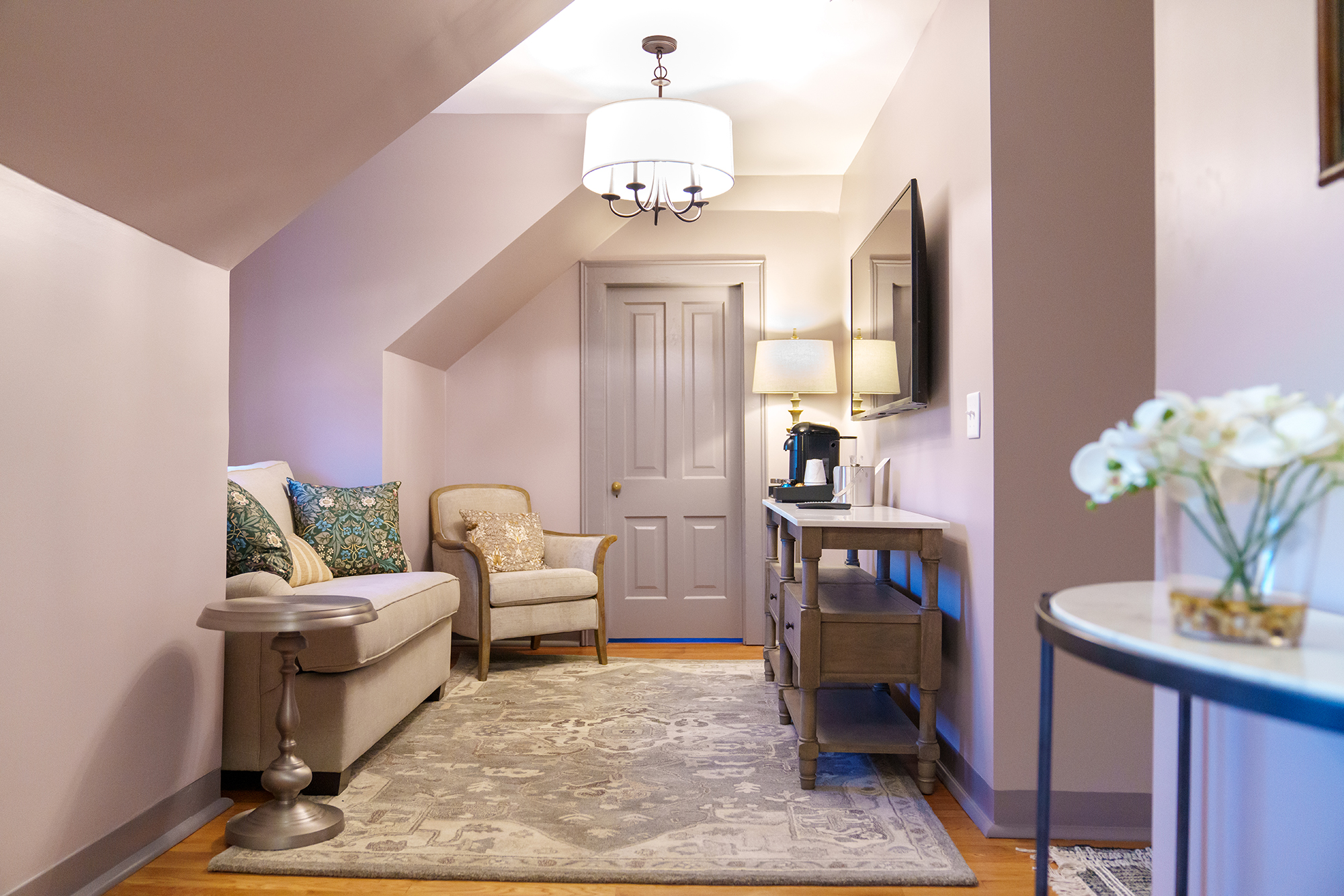 The Azalea Suite Sitting Area
