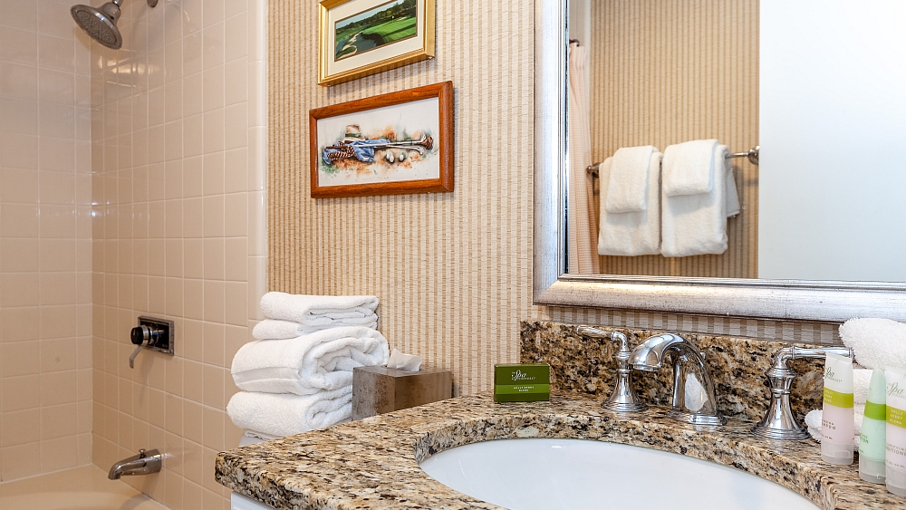 Lakeview_109_bathroom_1