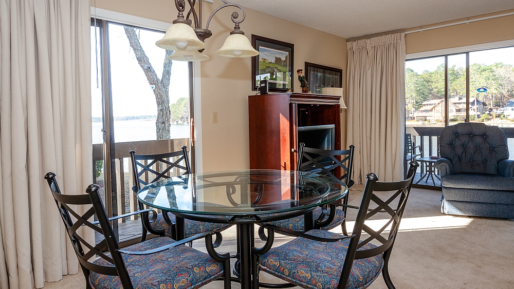 Lakeview_109_dining-area