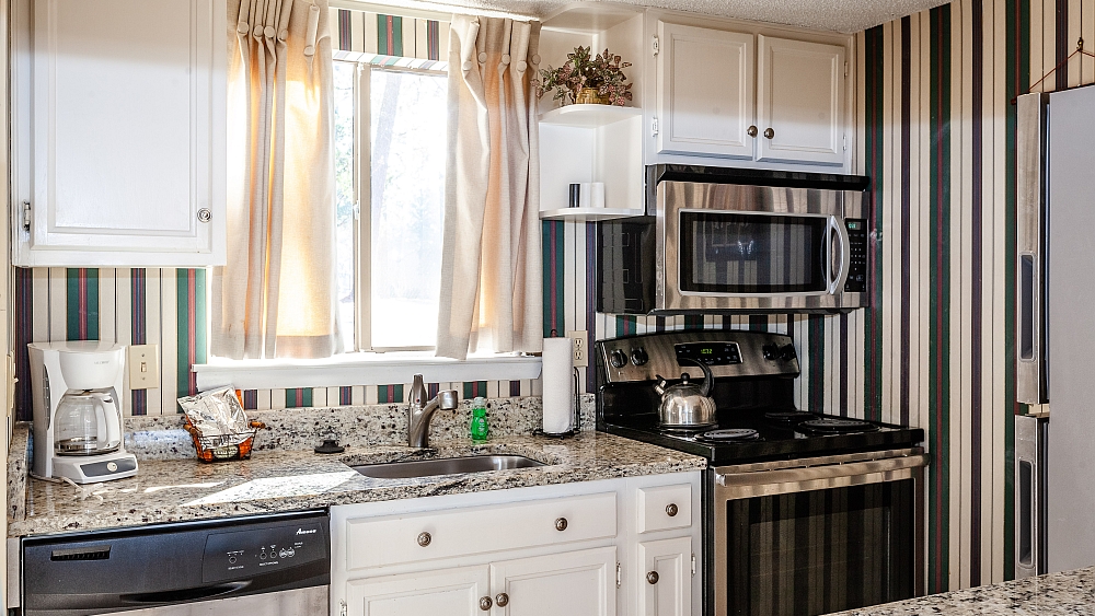 Lakeview_109_kitchen