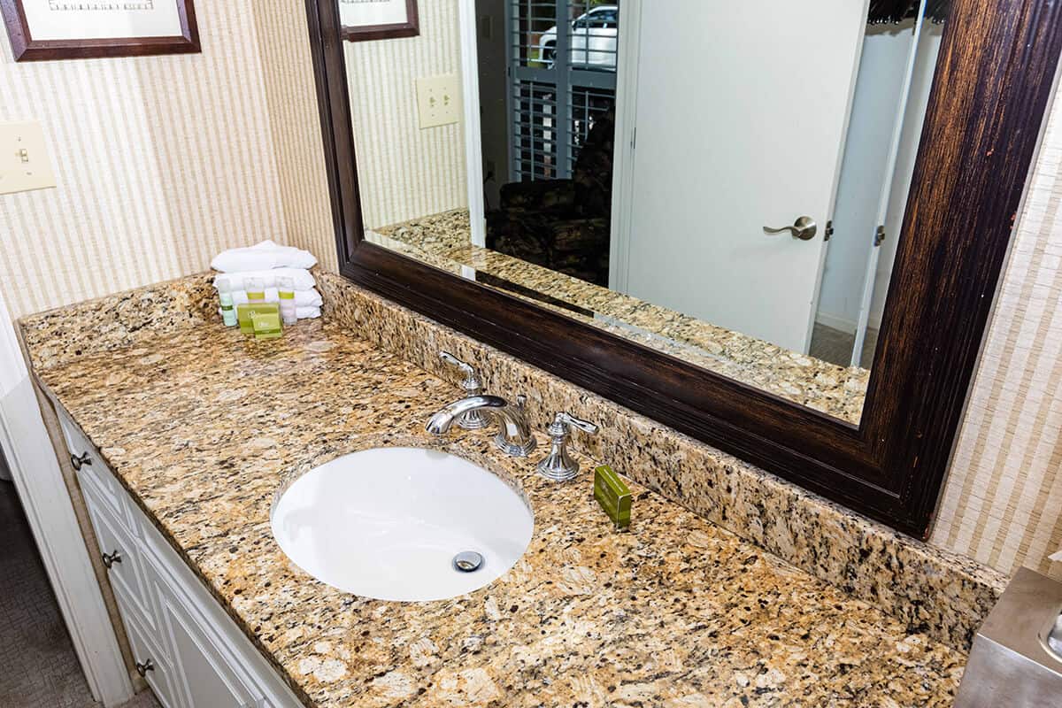 CONDOS_GOLFTERRACE_ 108_BATHROOM