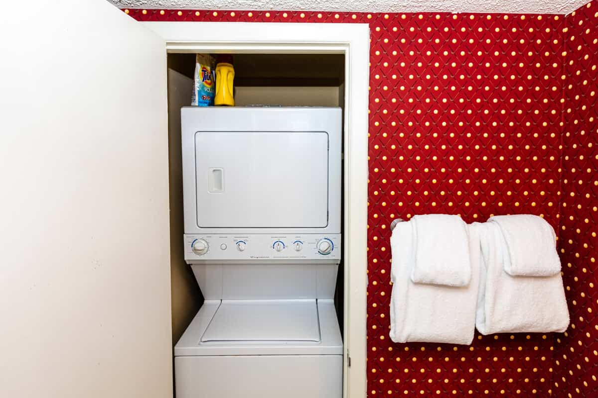 CONDOS_LAKEVIEW_ 113_LAUNDRY