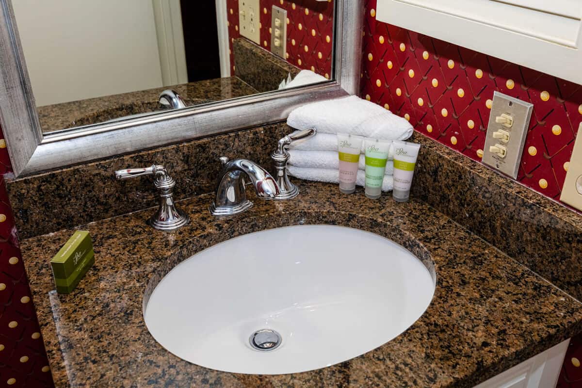 CONDOS_LAKEVIEW_ 113_SINK