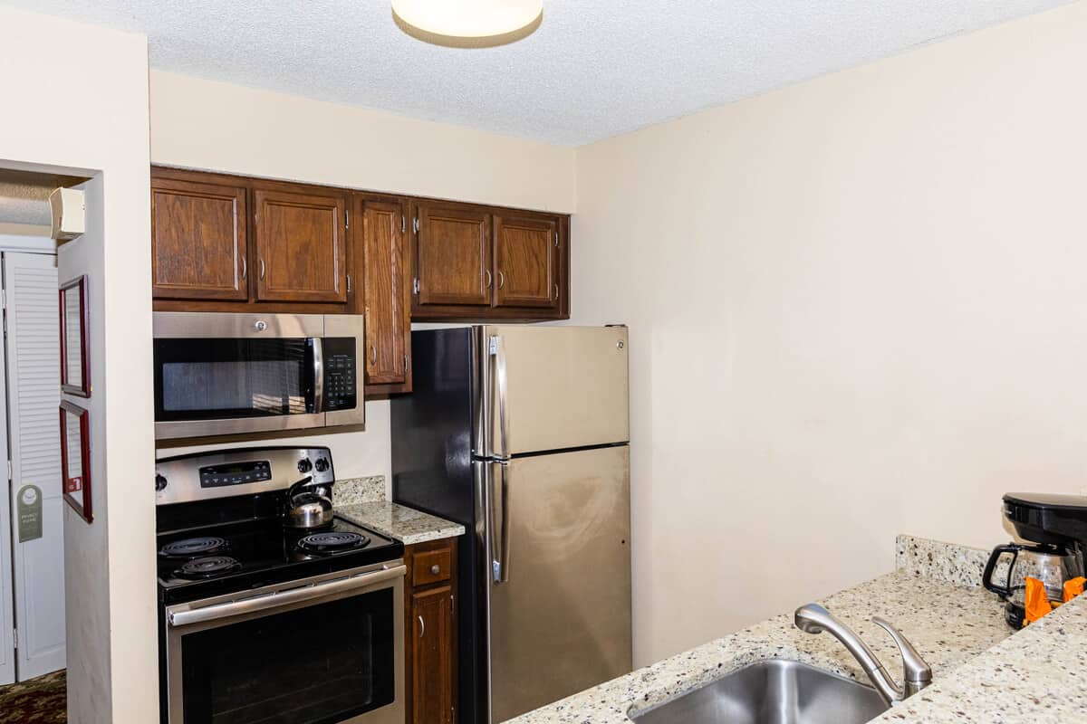 CONDOS_LAKEVIEW_ 146_KITCHEN