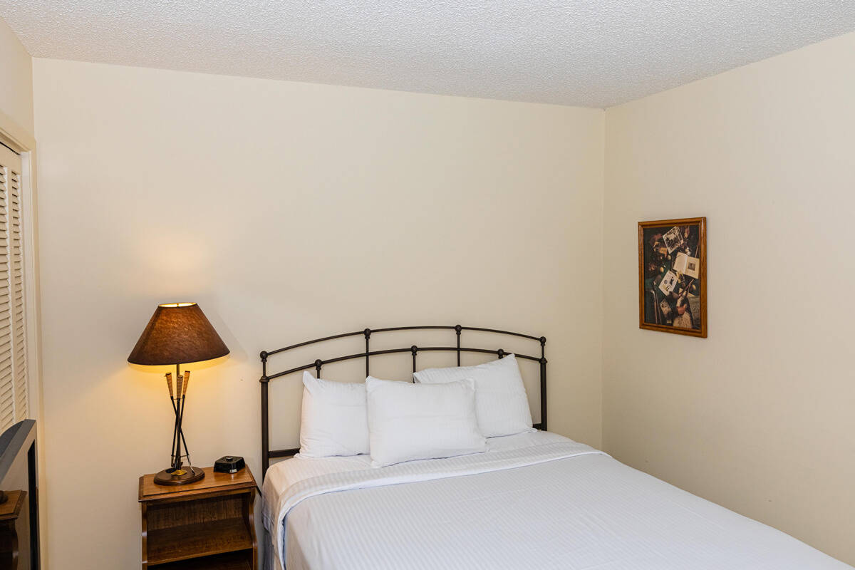 CONDOS_LAKEVIEW_ 211_BEDROOM