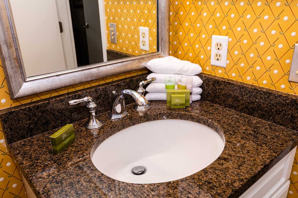 CONDOS_LINVILLEGARDENS_ 116_BATHROOM