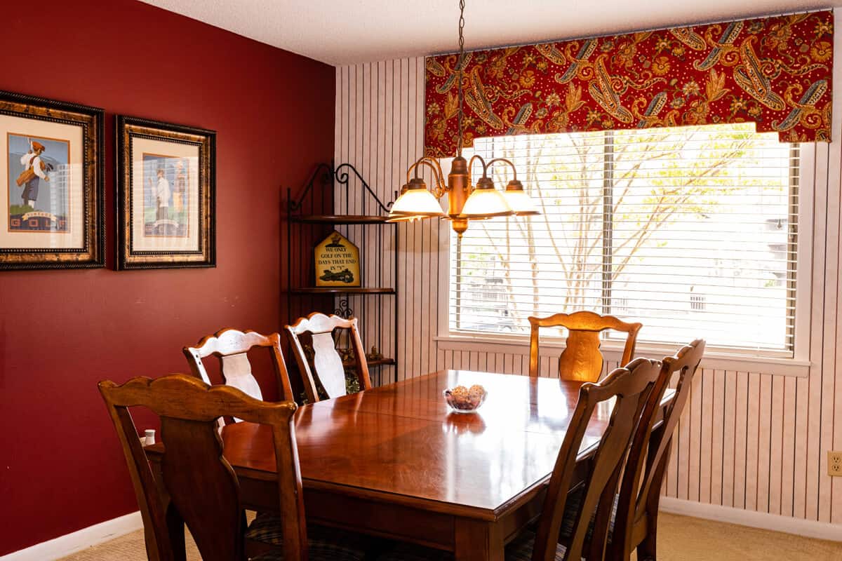 CONDOS_LINVILLEGARDENS_ 116_DININGROOM 1