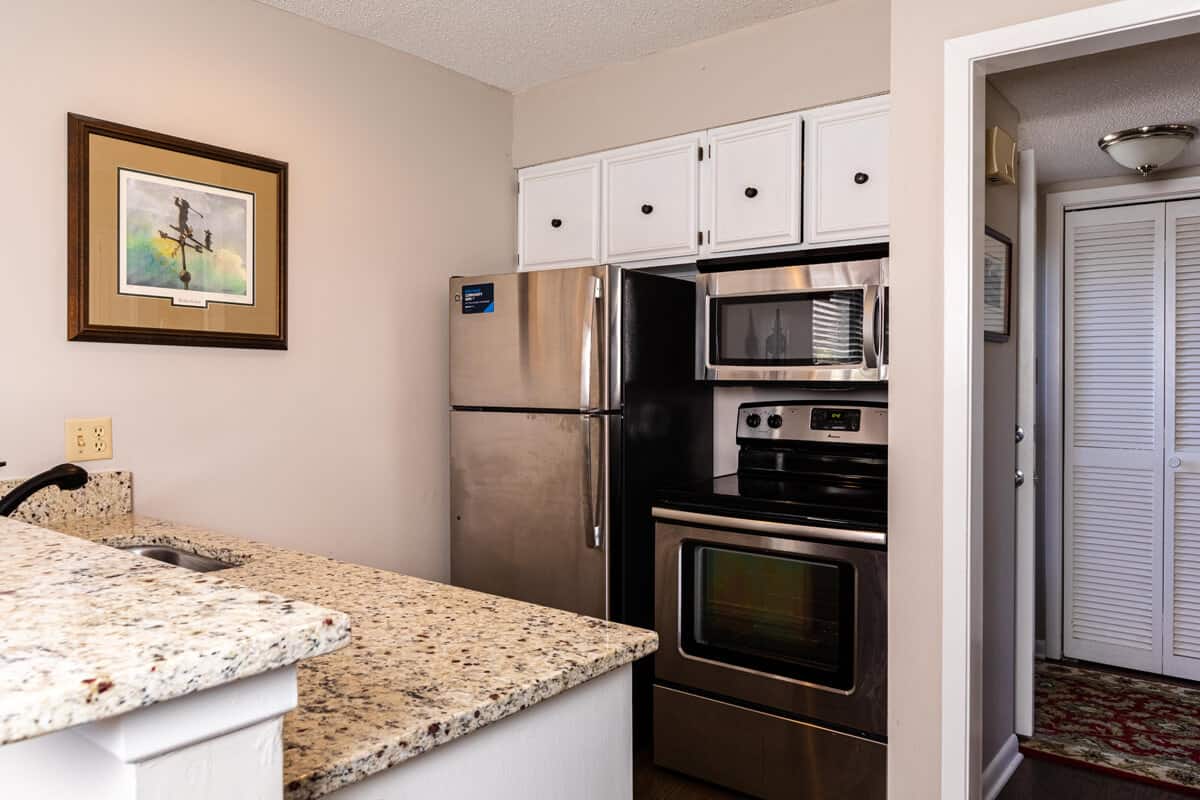 CONDOS_LINVILLEGARDENS_ 124_KITCHEN