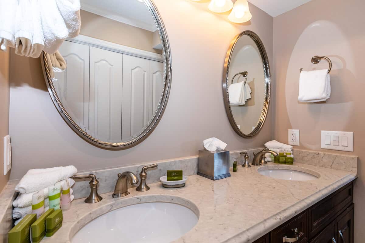 CONDOS_LINVILLEGARDENS_ 218_BATHROOM 1