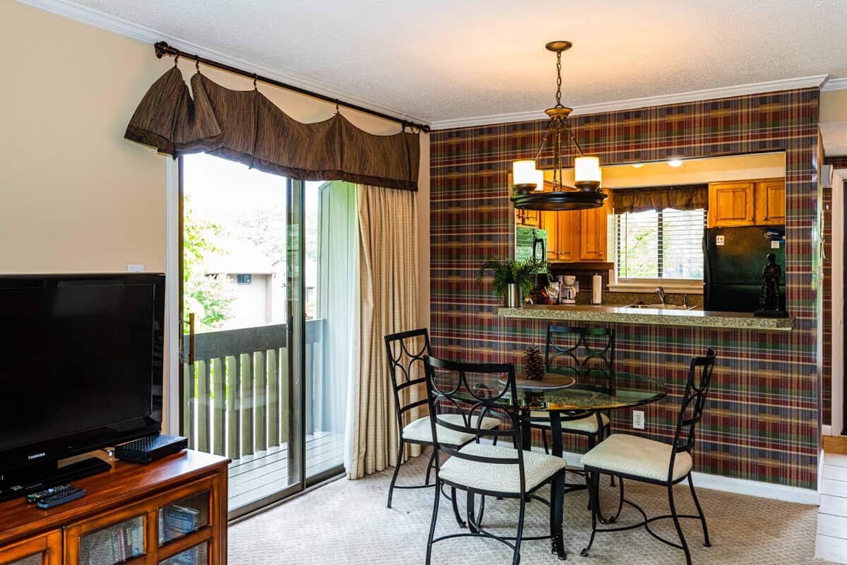 CONDOS_LINVILLEGARDENS_ 222_DININGROOM