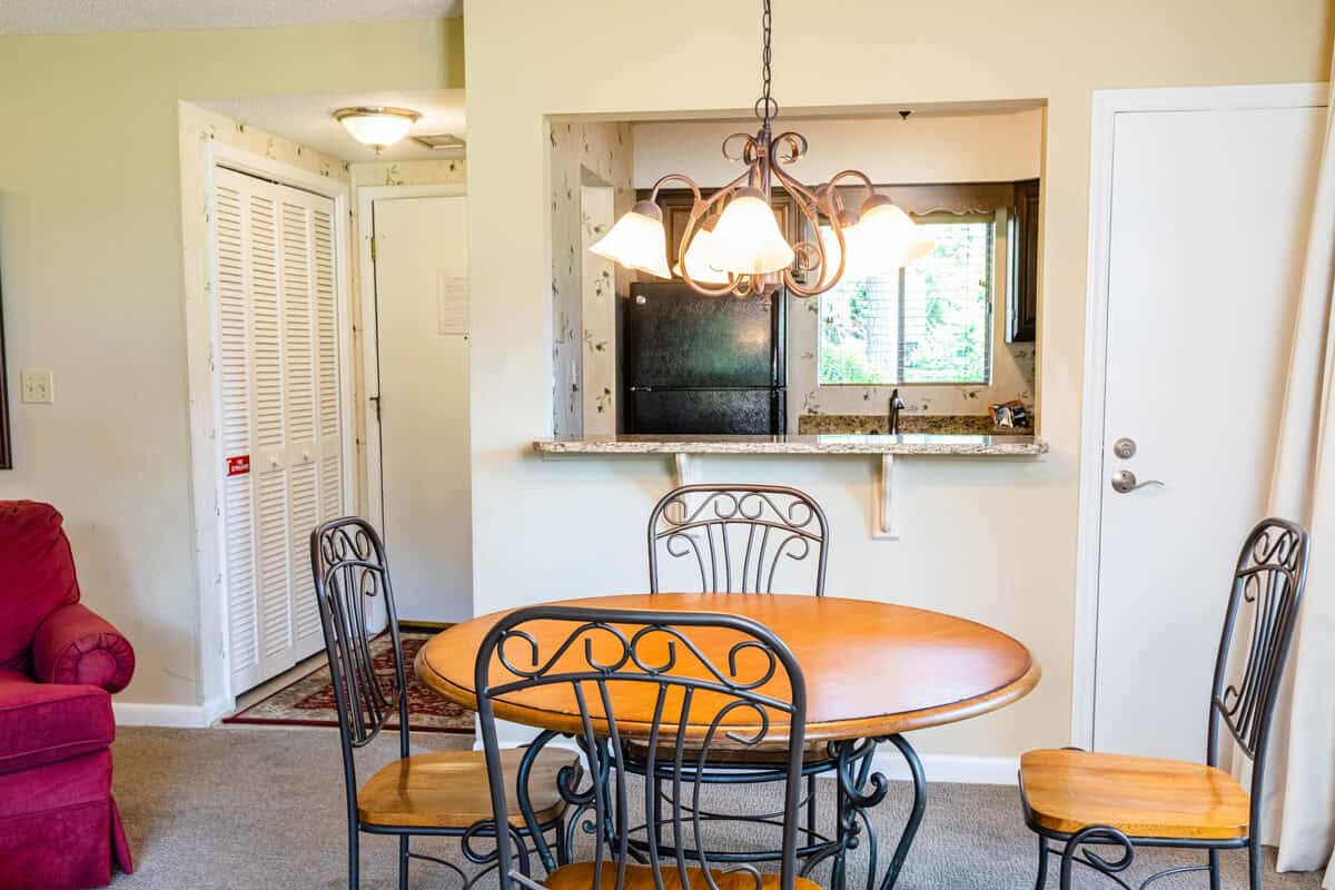 CONDOS_PRINCEMANOR_ 102_DININGROOM 2