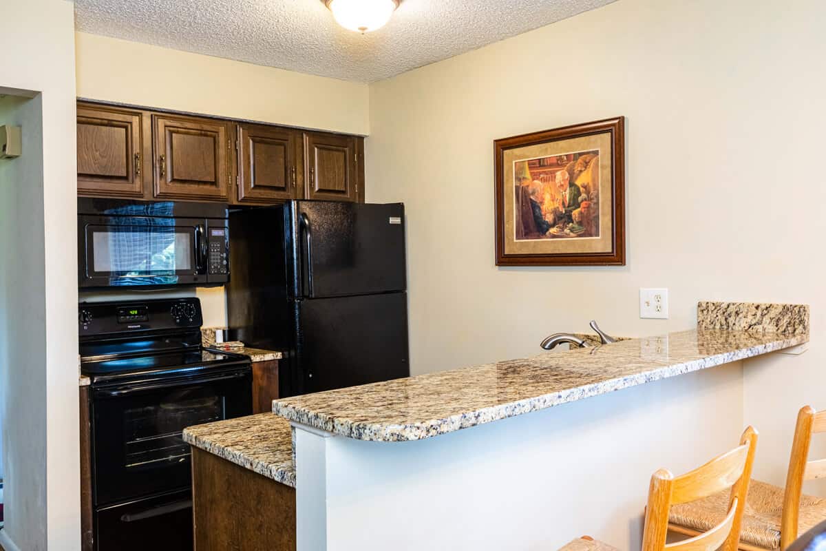 CONDOS_PRINCEMANOR_ 118_KITCHEN