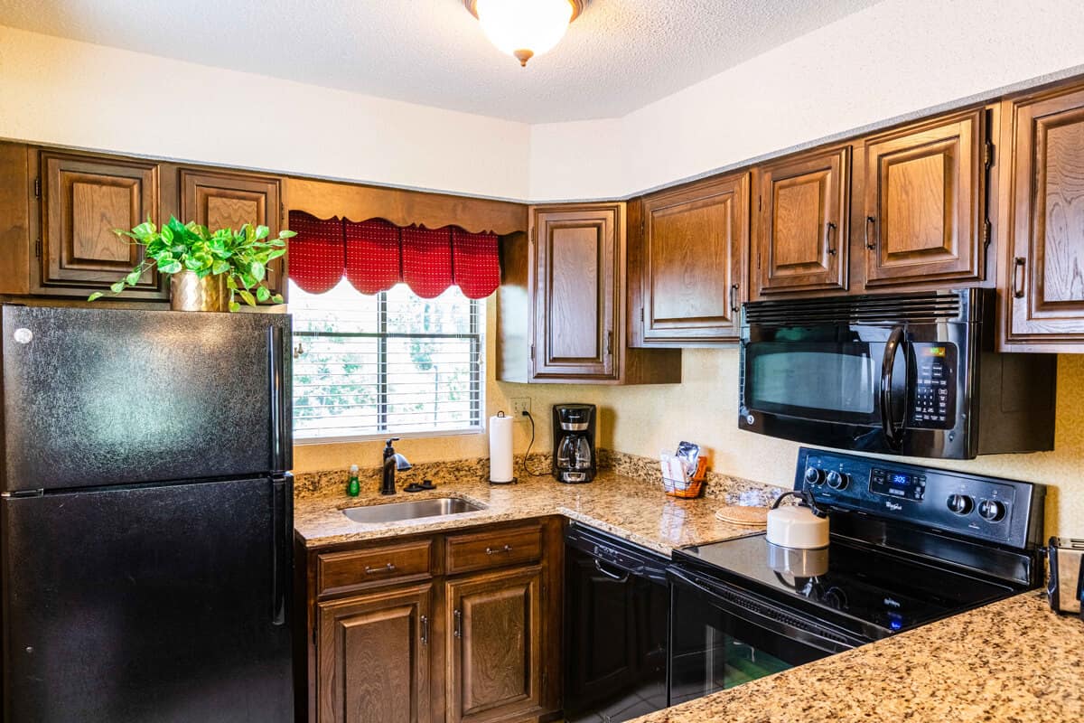 CONDOS_PRINCEMANOR_ 202_KITCHEN