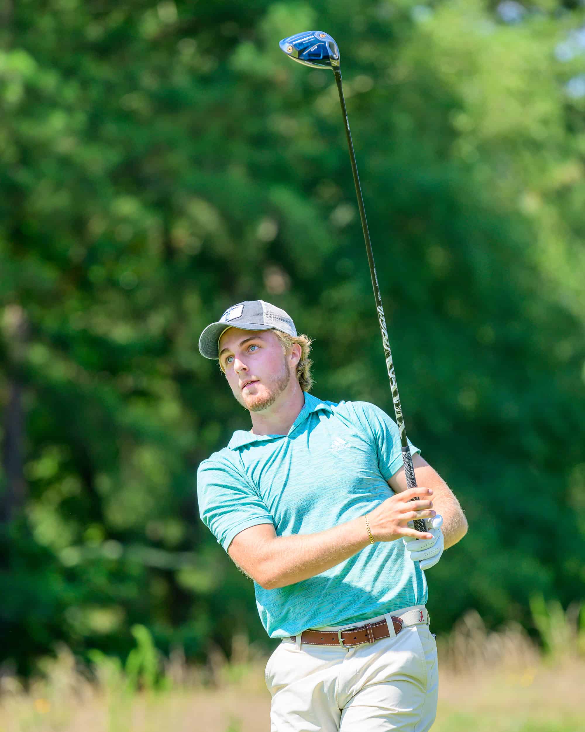 Jonathan Griz tees off on Pinehurst No. 2. (Photo by John Patota)