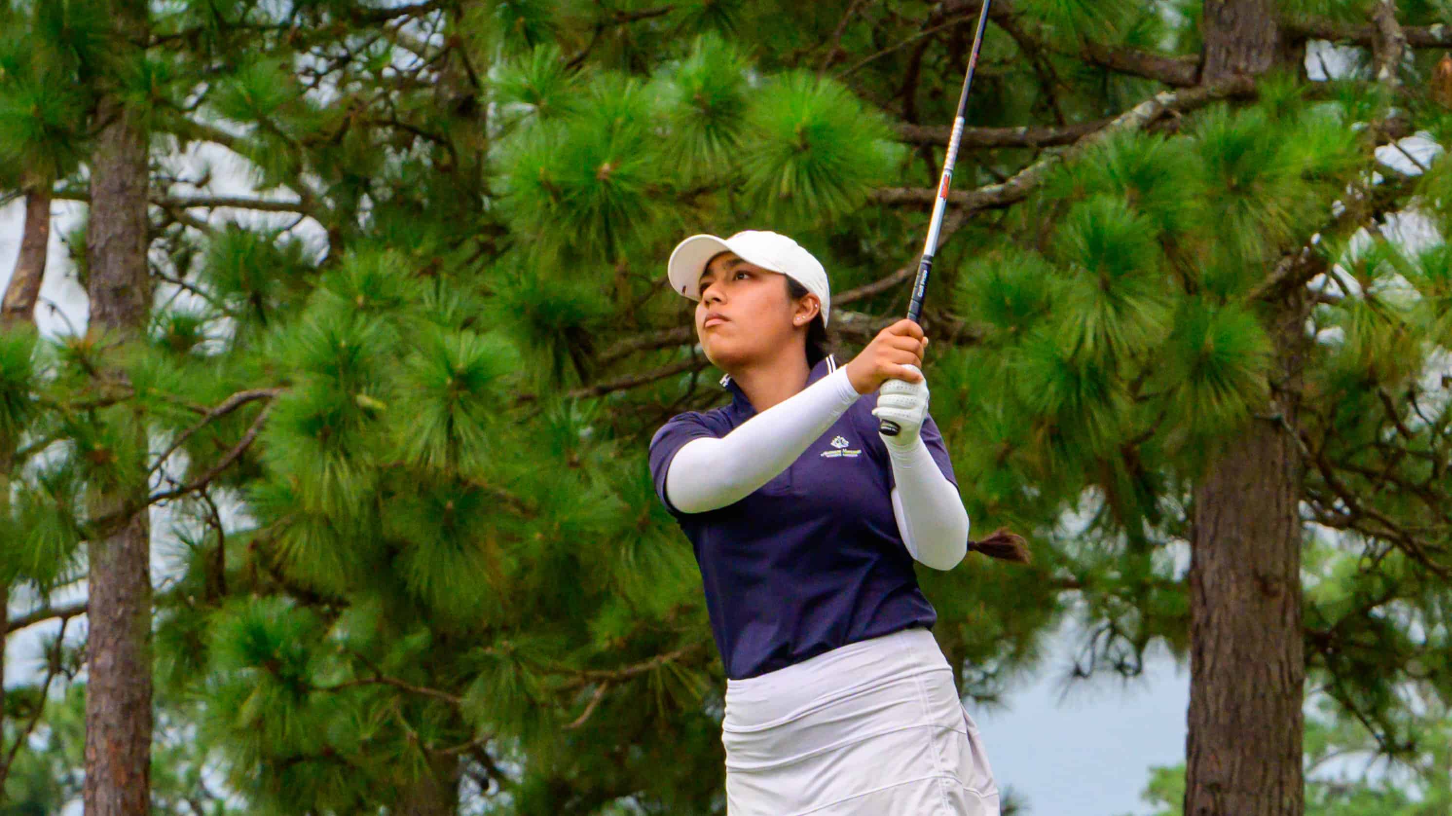 Sabrina Iqbal hits a tee shot on Friday on Pinehurst No. 2. (Photo by John Patota)