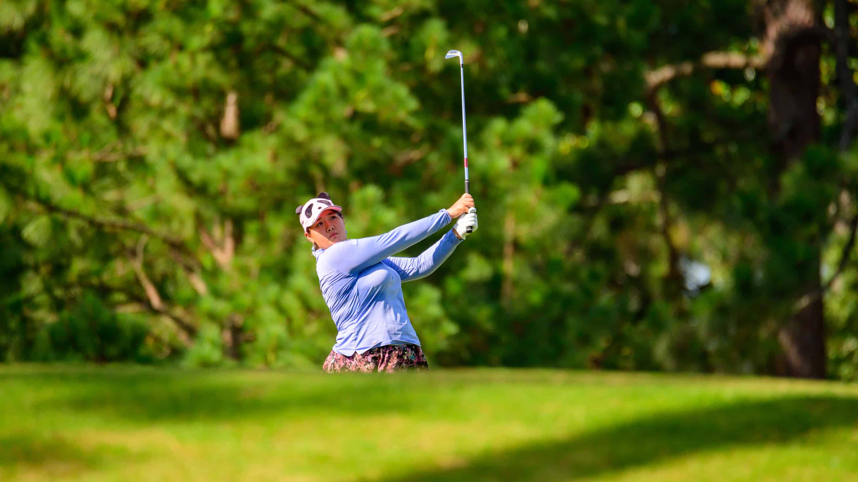 Sophie Zhang-Murphy, clad in her pink panda cap, hits a tee shot on Pinehurst No. 2. (Photo by John Patota)